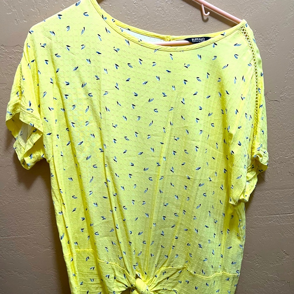 Yellow shirt !